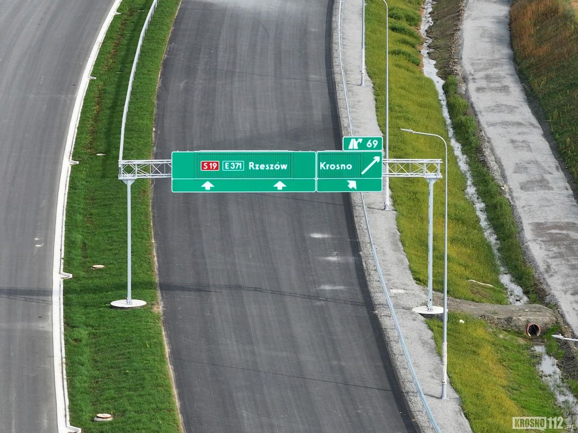 Otwarcie krośnieńskich odcinków S19 coraz bliżej! Ustawiane są już znaki