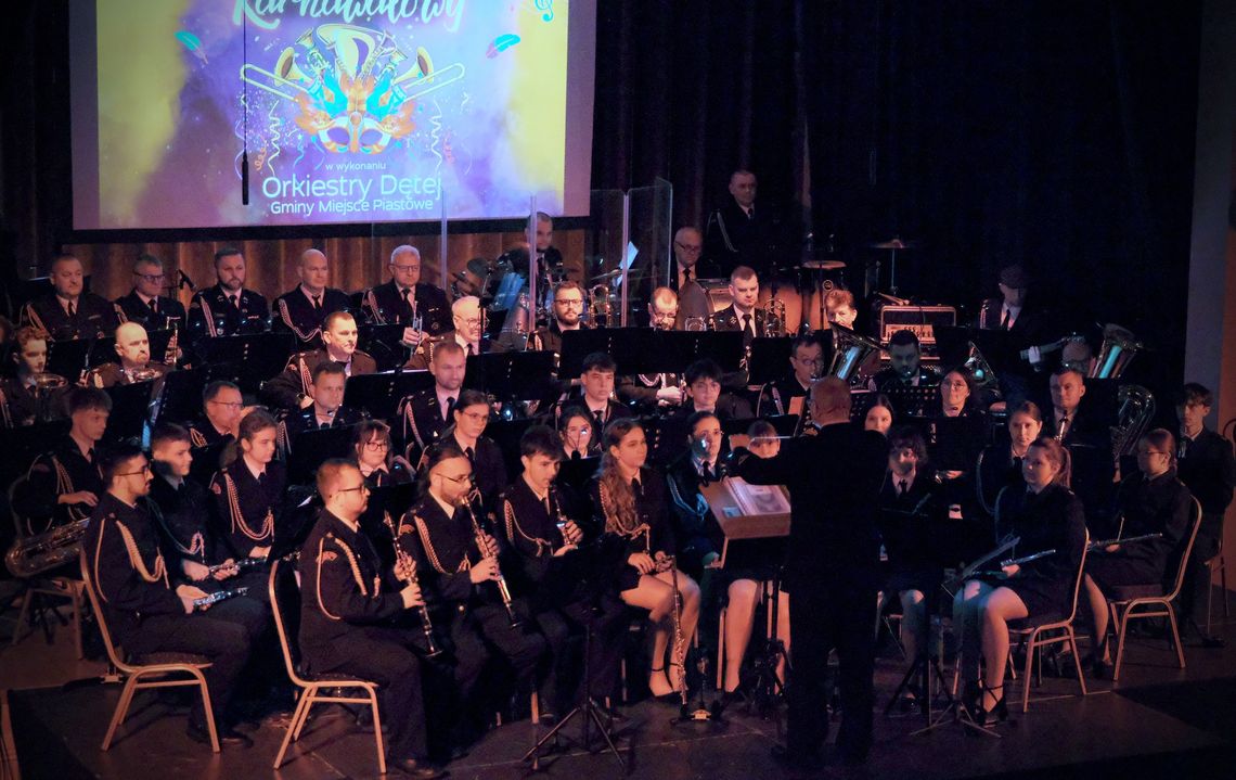 Owacje na stojąco w Domu Ludowym - Koncert Karnawałowy Orkiestry Dętej w Łężanach