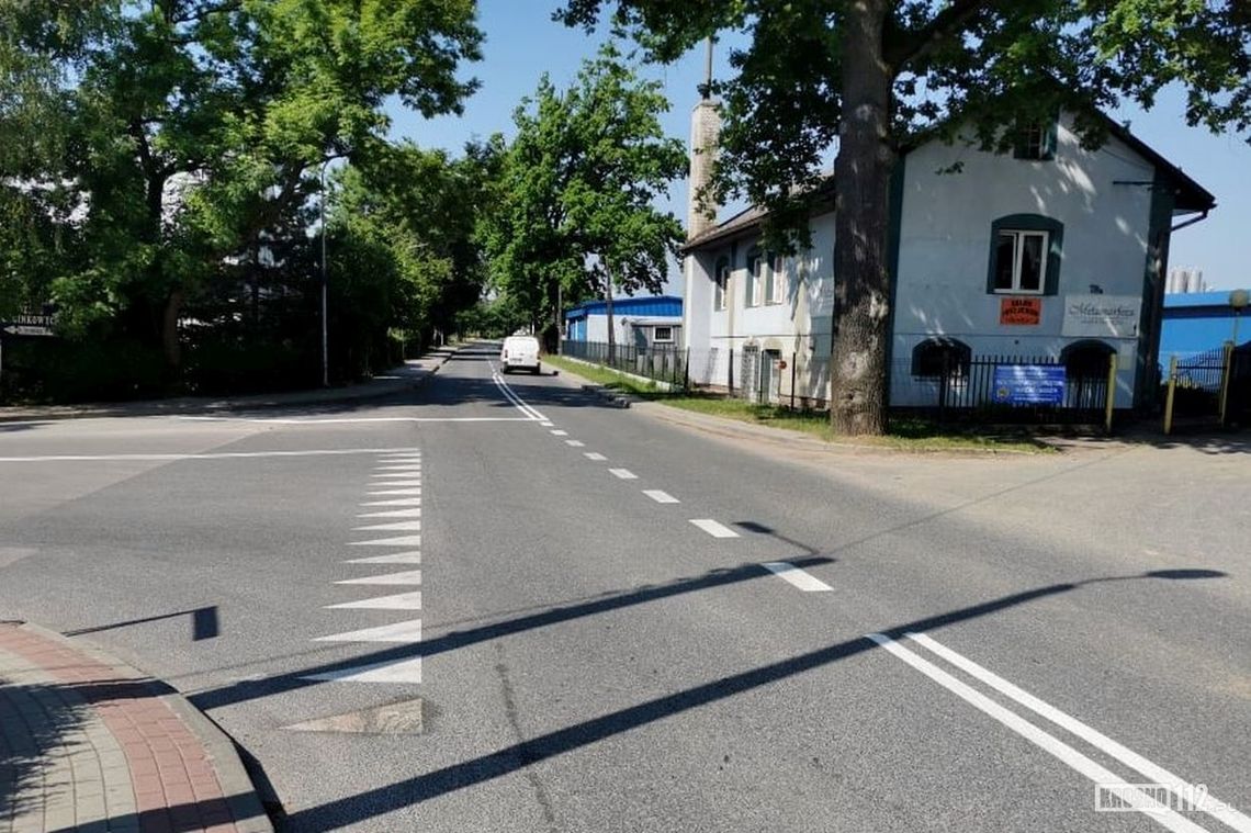 Oznakowanie poziome skrzyżowania w Polance do poprawy. Błąd malarski