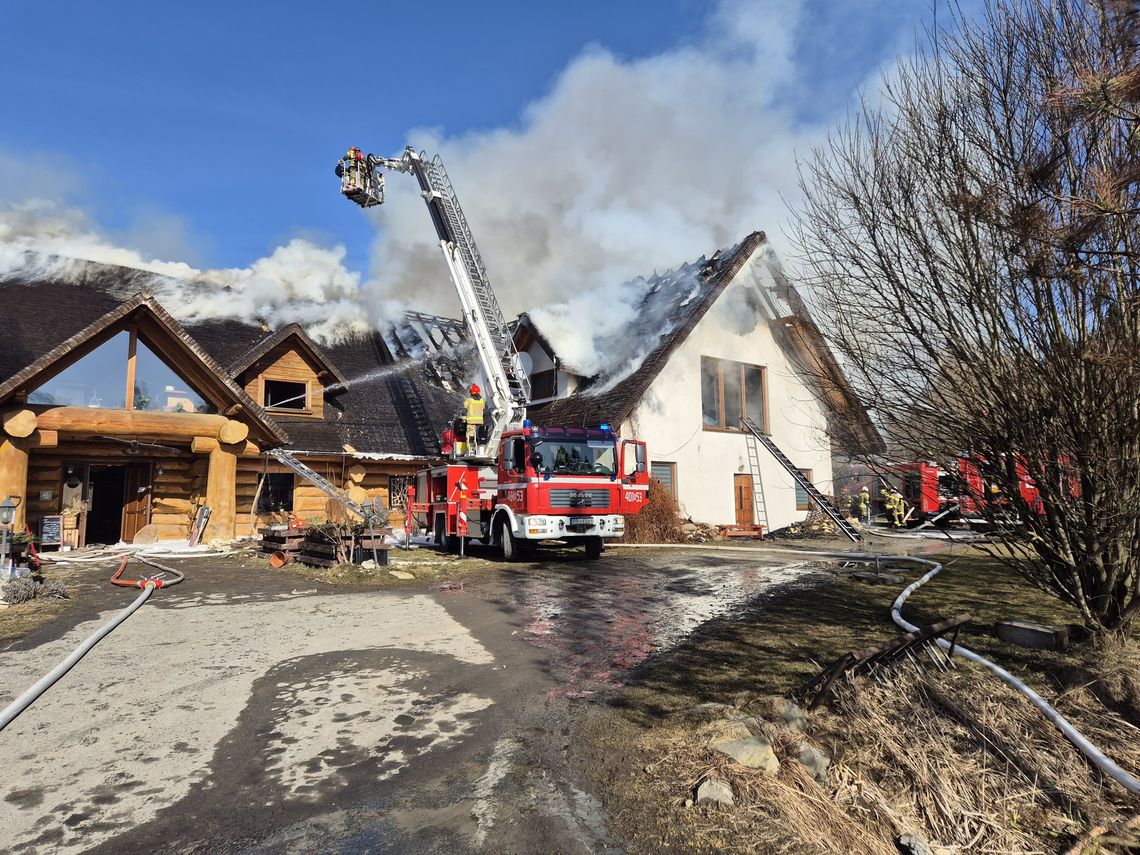 Pali się budynek Wilczej Jamy w Bieszczadach