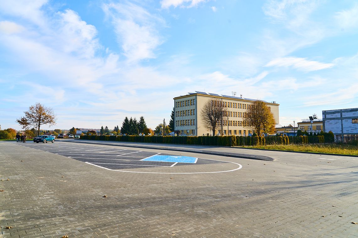 Parking przy Szkole Podstawowej w Jedliczu jest już gotowy