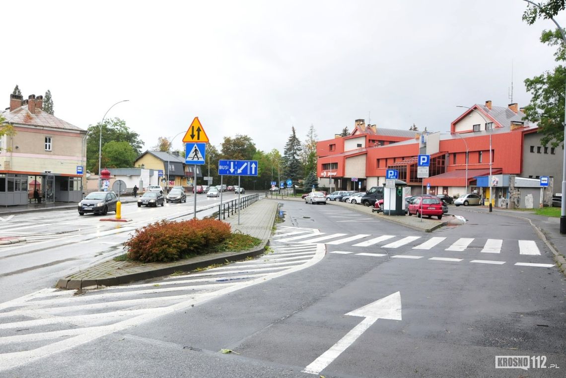 Parking przy ul. Podwale w Krośnie pomieści więcej samochodów. Będzie też łatwiej zaparkować [AKTUALIZACJA]