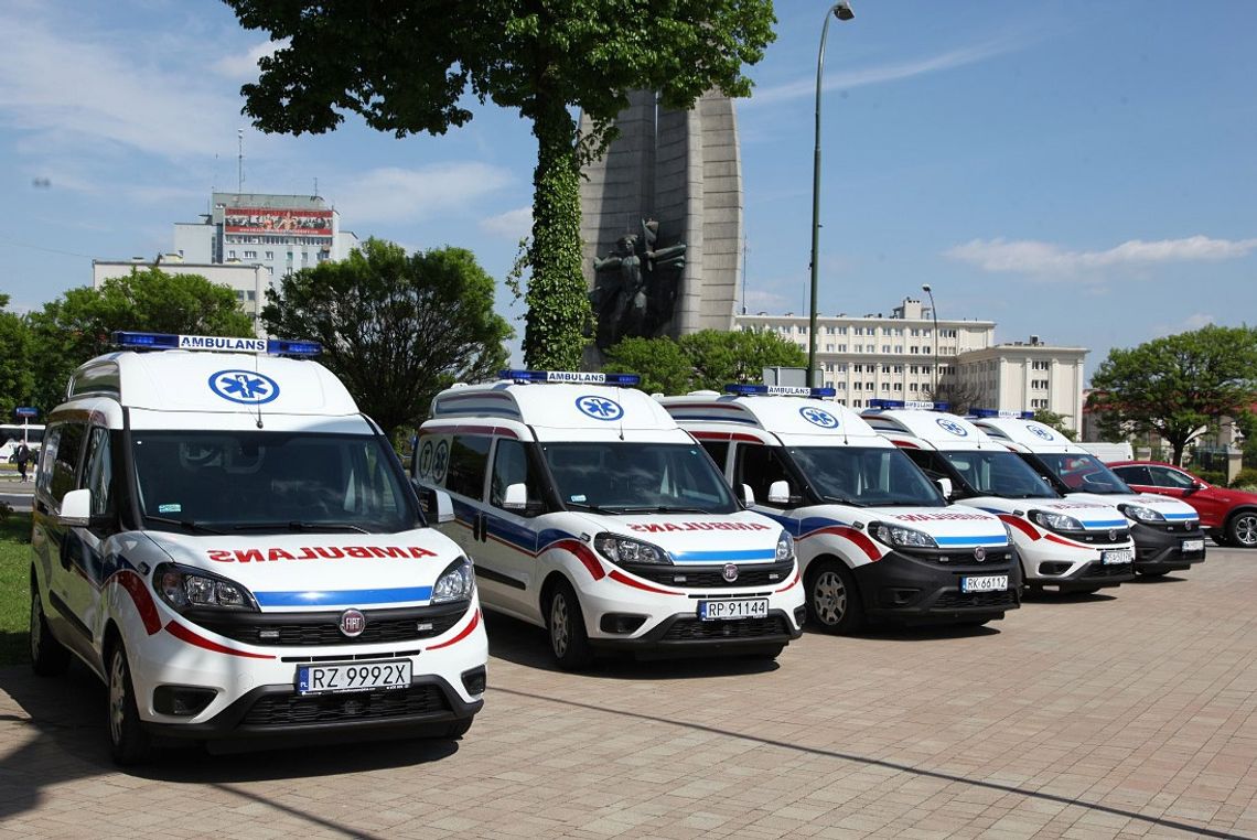 Pięć nowych karetek dla Podkarpacia. W tym jedna dla SPPR Krosno