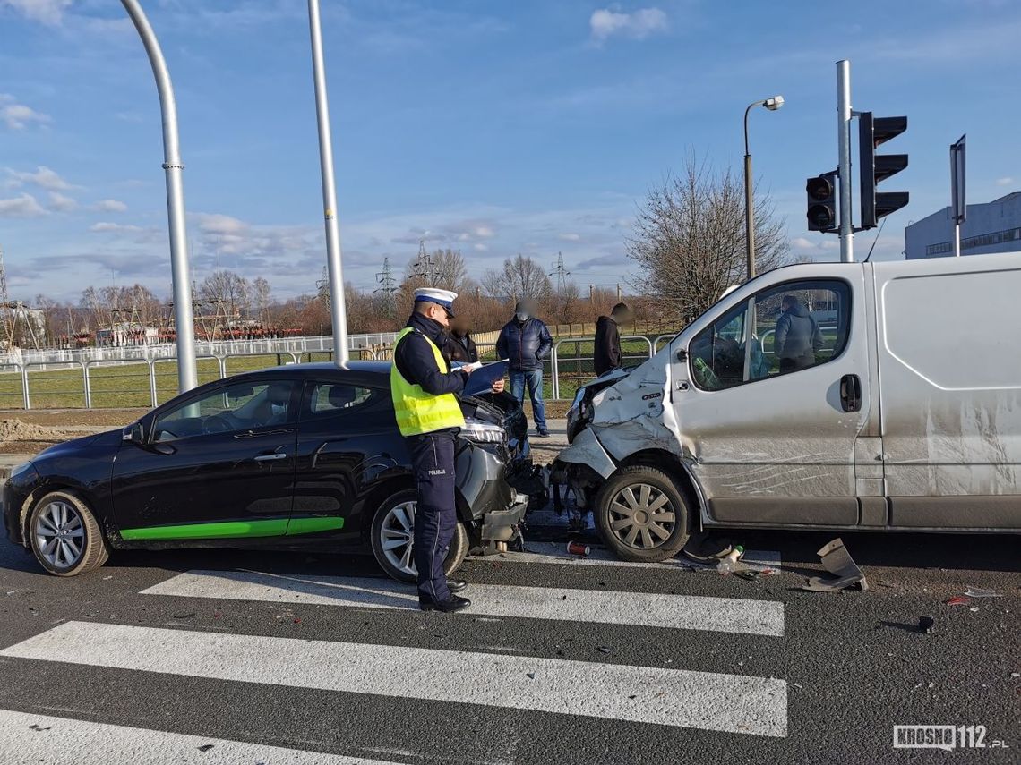 Pięć samochodów brało udział w dwóch kolizjach obok siebie na DK28