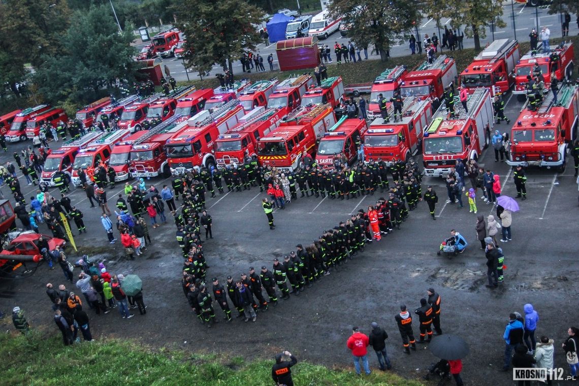 Pieniądze z akcji "Ratownicy dla strażaka" przekazano na Maćka i Oliwię