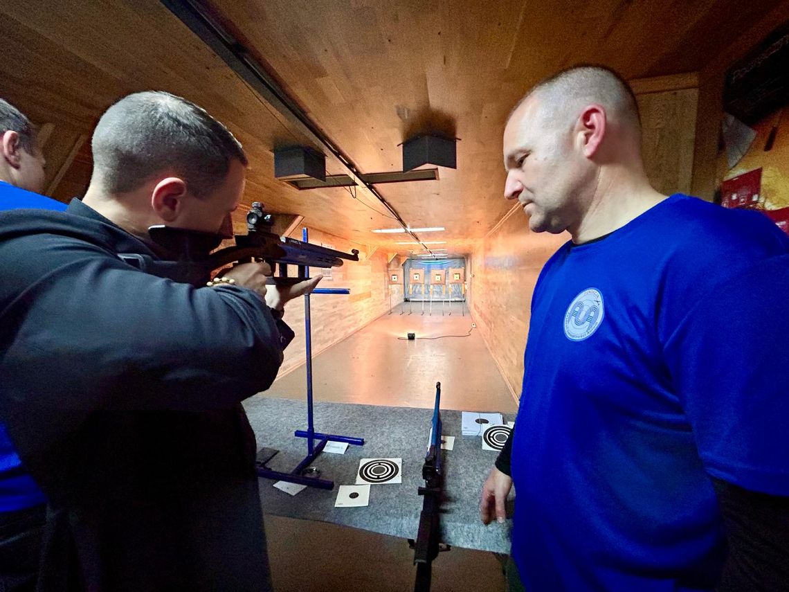 Pierwsza pomoc i sport strzelecki w szkołach regionu. Fundacja AUA szkoli młodzież [ZDJĘCIA]