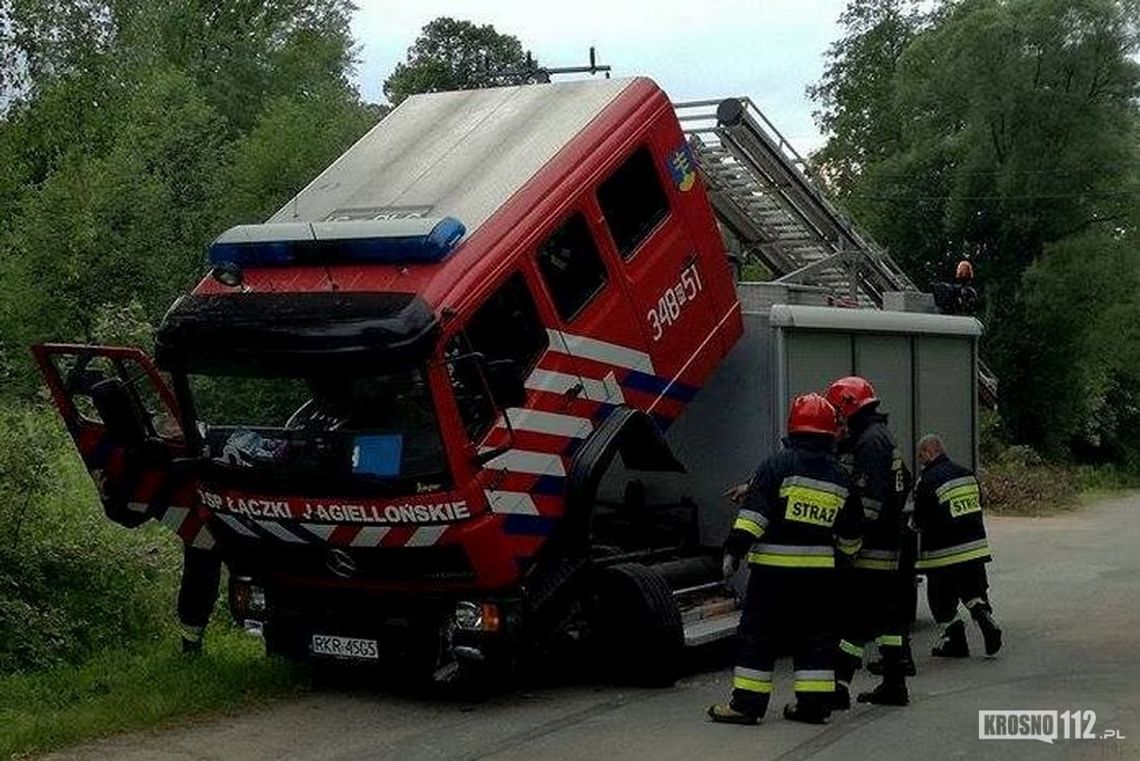 PIETRUSZA WOLA: Kierowca Volkswagena wjechał w wóz strażacki