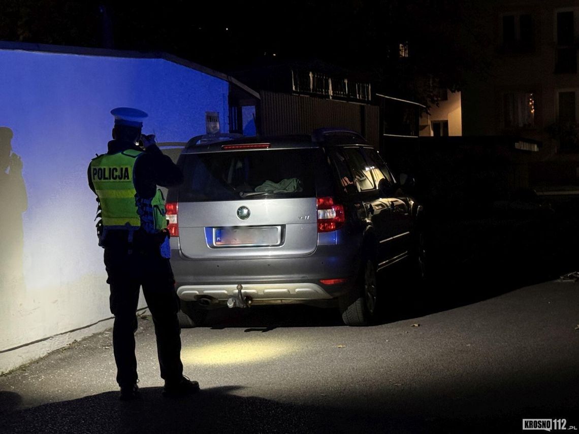 Pijany kierowca opla uszkodził dwa auta w Krośnie. Miał 2 promile alkoholu Pijany kierowca opla uszkodził dwa auta w Krośnie. Miał 2 promile alkoholu