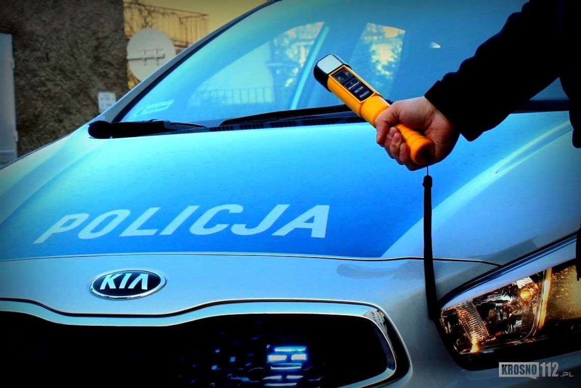 Pijany ojciec wiózł dwójkę dzieci. Zatrzymali go policjanci