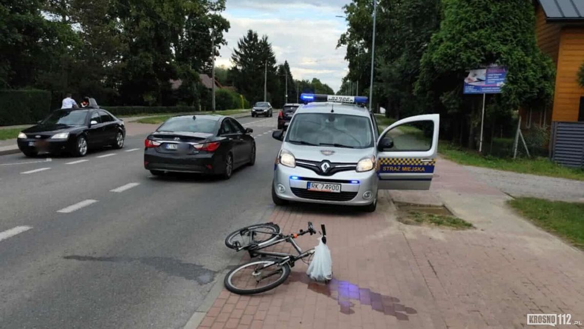 Nietrzeźwy rowerzysta przewrócił się na jezdnię. Trafił do szpitala