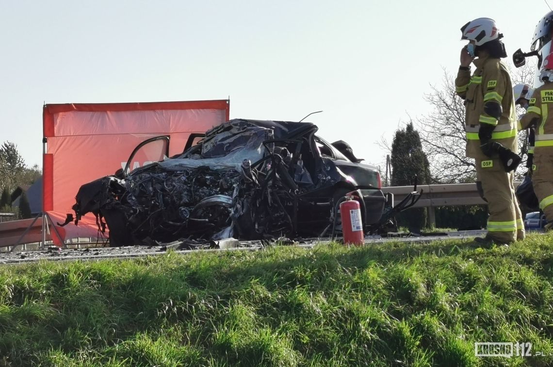 ? PILNE - Śmiertelny wypadek w Pustynach. Osobówka czołowo zderzyła się z ciężarówką