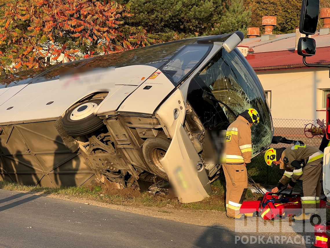 ? PILNE: Wypadek autokaru w Grabownicy Starzeńskiej. Jest wielu rannych! [AKTUALIZACJA]