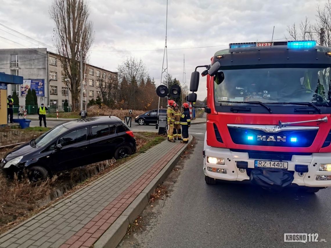 Po zderzeniu samochodów wstrzymany ruch pociągów [AKTUALIZACJA]