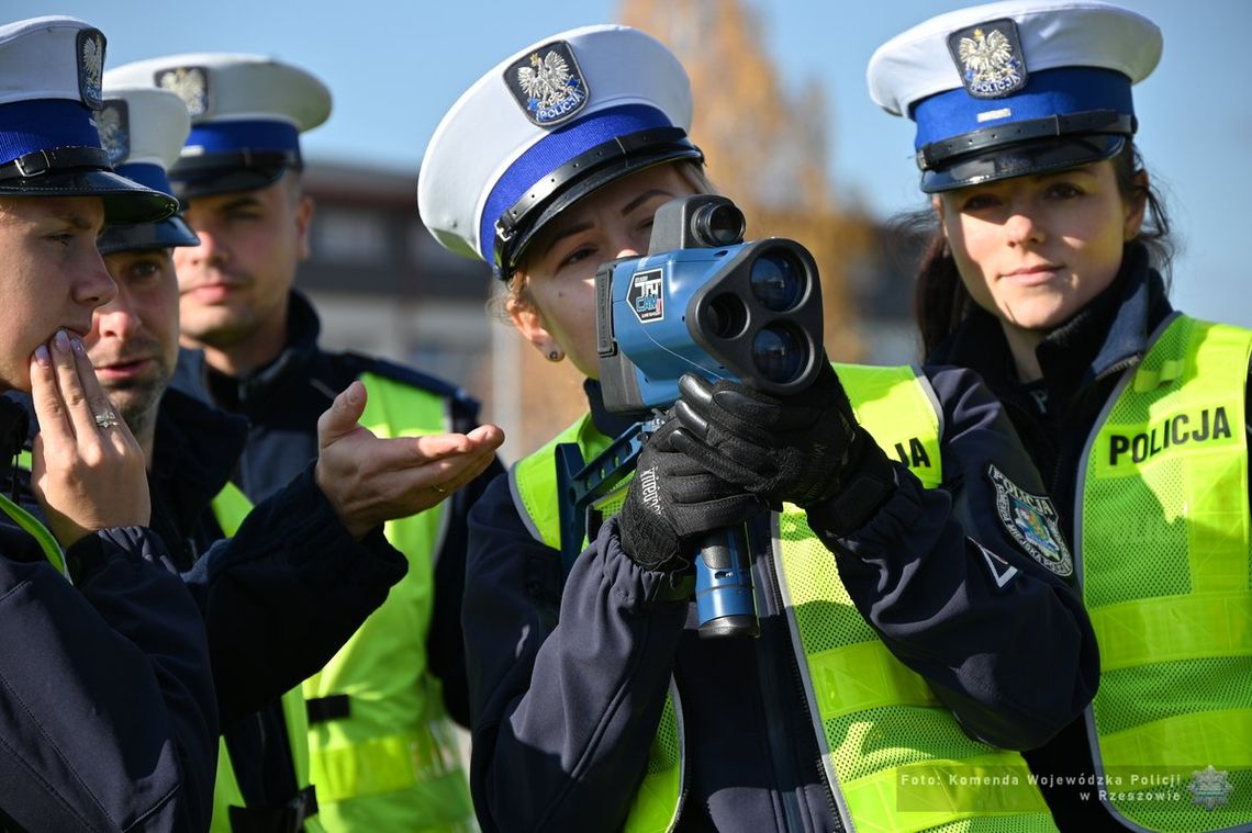 Podkarpaccy policjanci doskonalili umiejętności w obsłudze ręcznych mierników prędkości