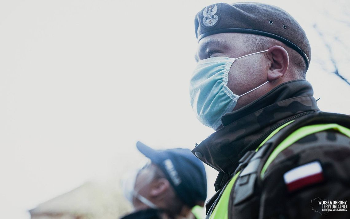 Podkarpaccy terytorialsi razem z policjantami kontrolują osoby w kwarantannie