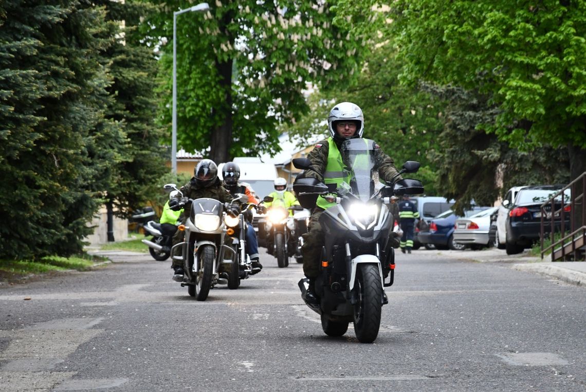 Podkarpaccy terytorialsi wyruszyli na II Rajd Motocyklowy Weteranów. Odwiedzą groby poległych kolegów