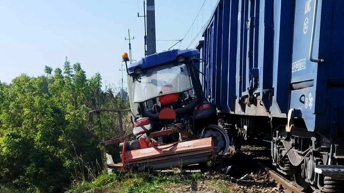 Podkarpacie. Zderzenie ciągnika rolniczego z pociągiem towarowym