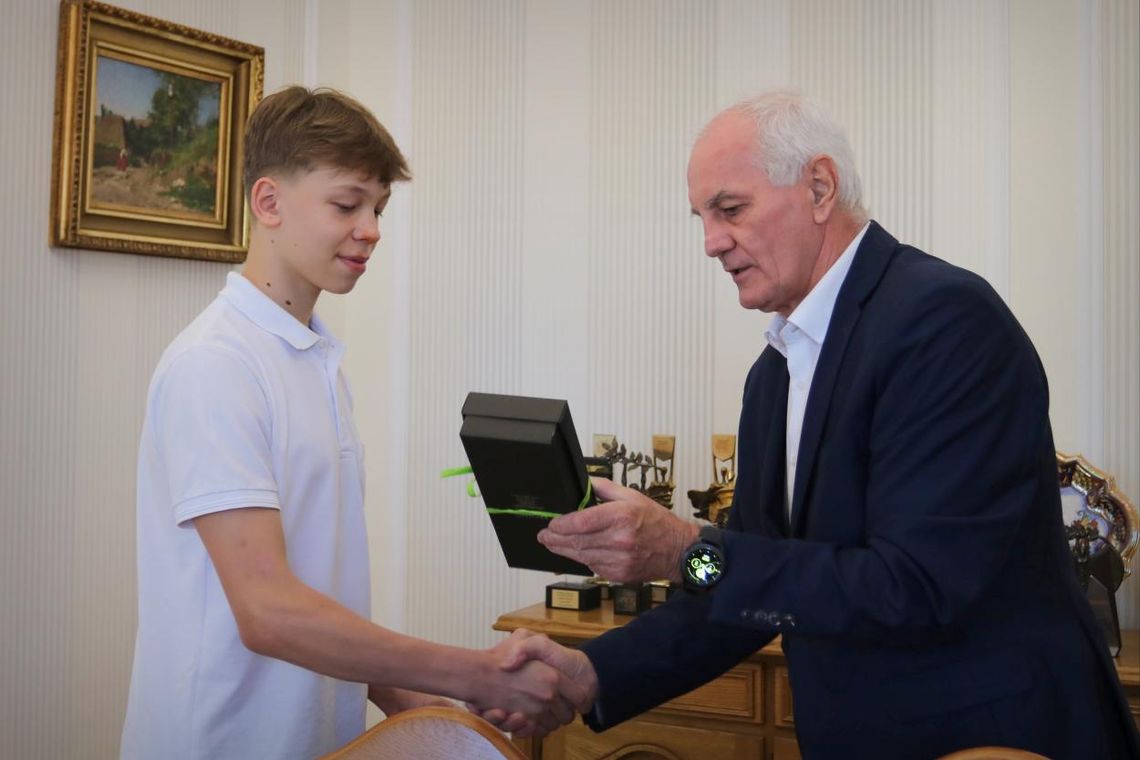Podwójny Mistrz Polski Paweł Ginalski uhonorowany przez Prezydenta Miasta Krosna