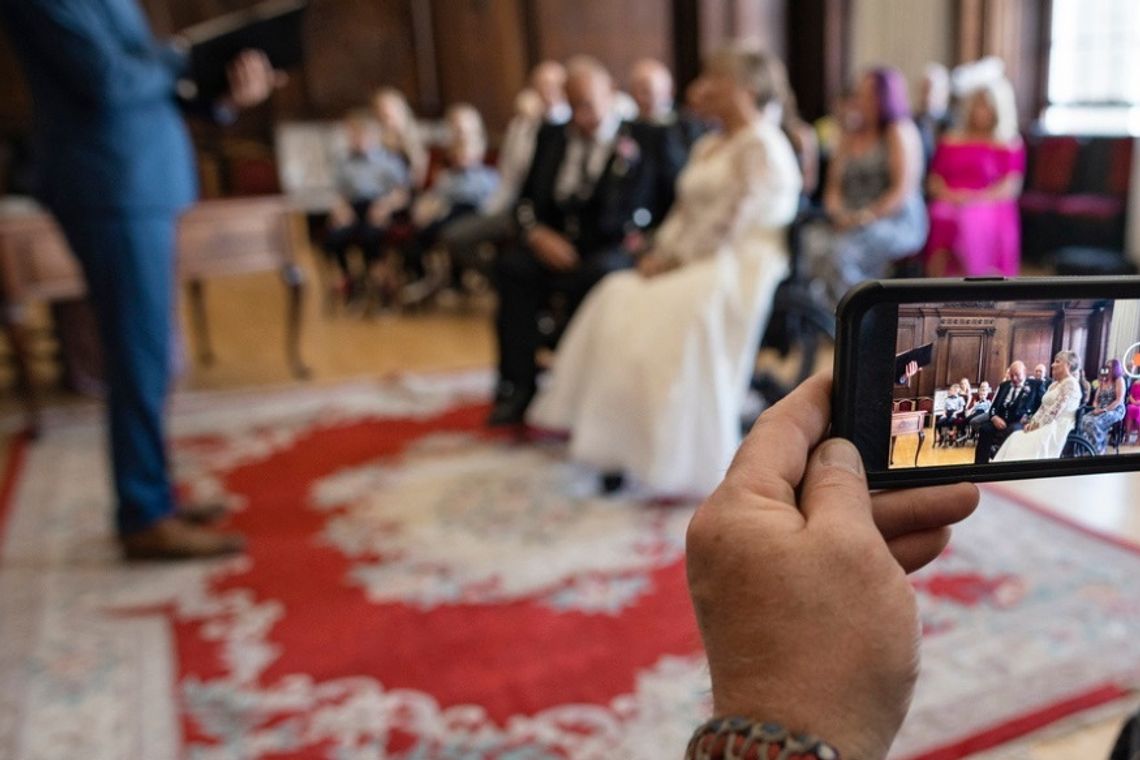 Polacy coraz częściej wybierają urząd stanu cywilnego na miejsce swojego ślubu