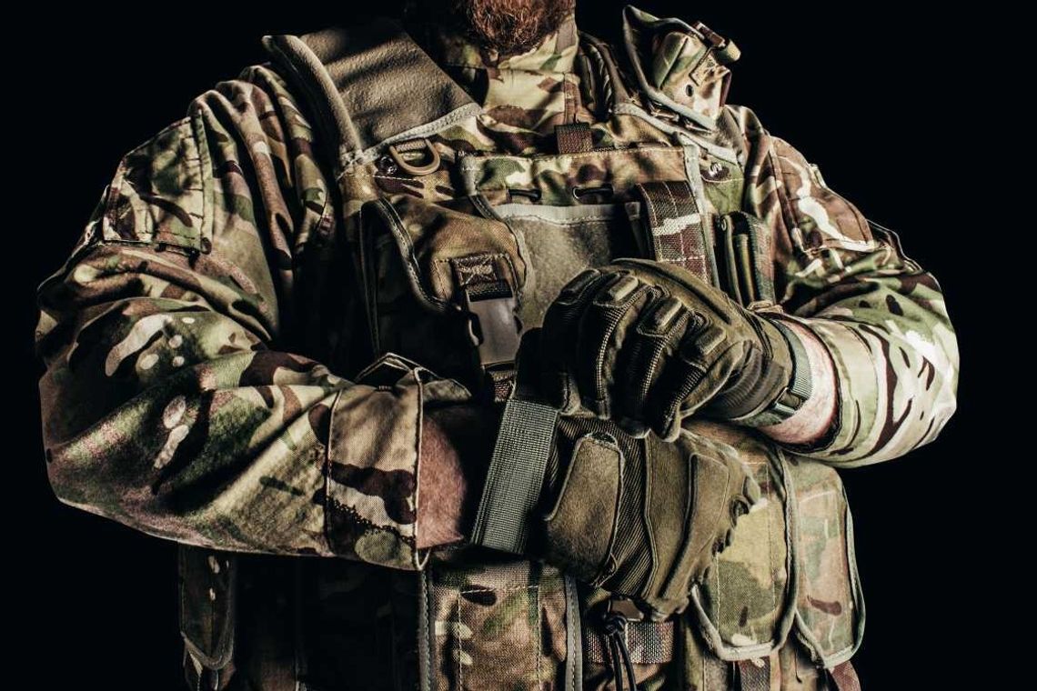 Polacy robią zakupy jak na wojnę. Rośnie sprzedaż militariów