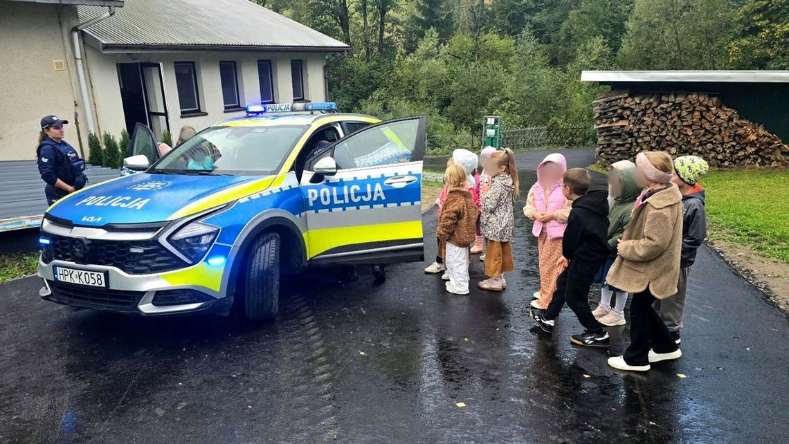 Policja w Rymanowie przypomina dzieciom o zasadach bezpieczeństwa Policja w Rymanowie przypomina dzieciom o zasadach bezpieczeństwa
