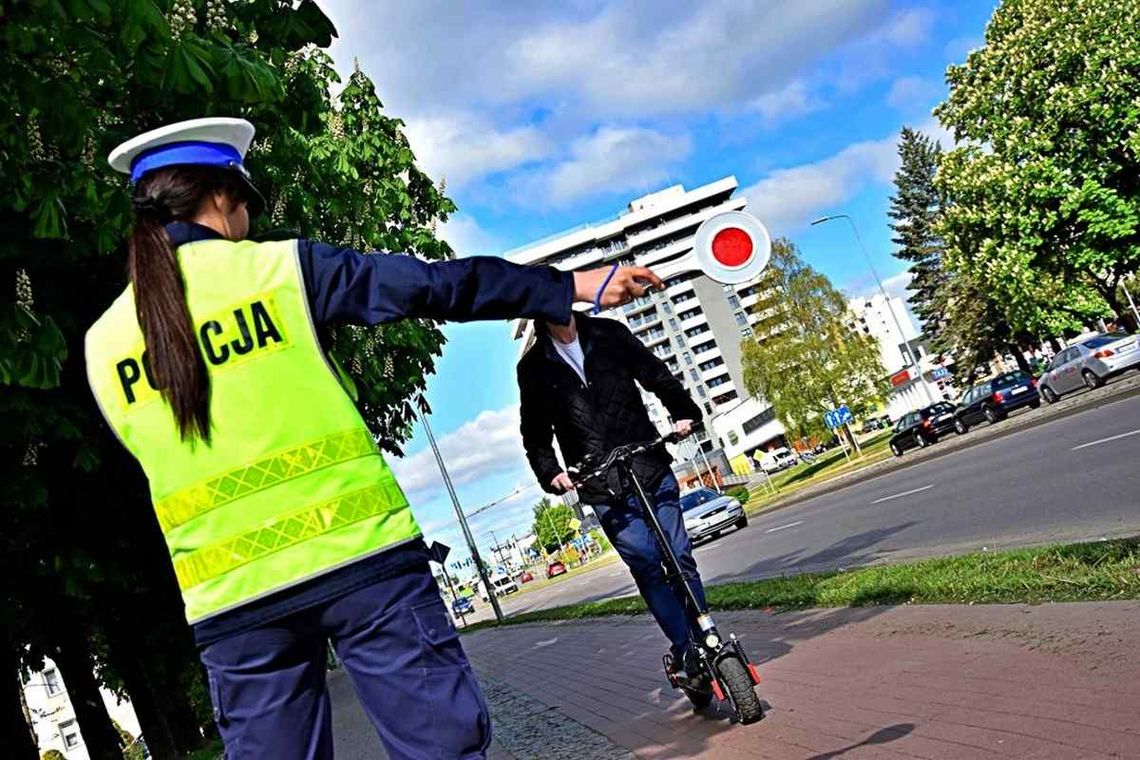 Policja wzięła na celownik piratów drogowych na hulajnogach: "Jednośladem bezpiecznie do celu"