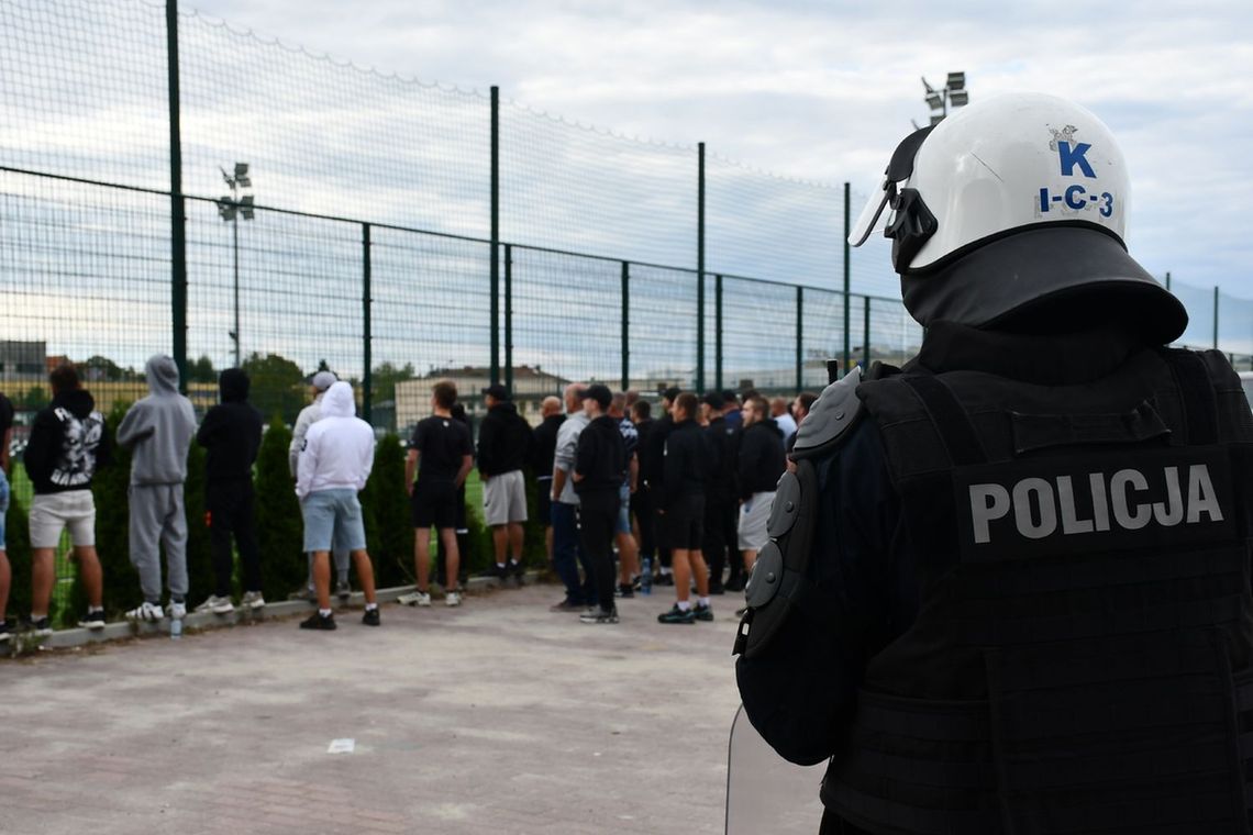 Policja zabezpieczała derbowy mecz JKS Czarni Jasło – Karpaty Krosno