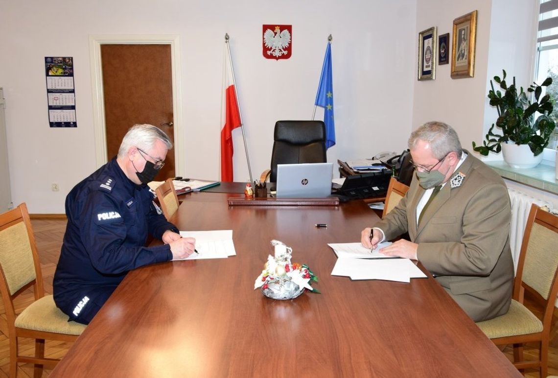 Policjanci będą częściej odwiedzać lasy. Porozumienie podkarpackich leśników z policjantami