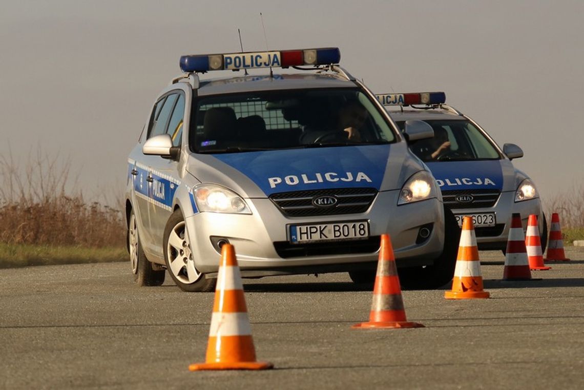 Policjanci doskonalili jazdę pojazdami uprzywilejowanymi