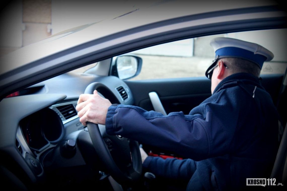 Policjanci eskortowali samochód z niemowlęciem