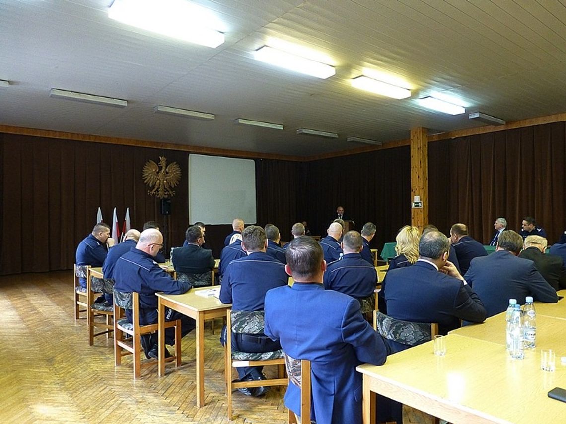 Policjanci i samorządowcy spotkali się na odprawie rocznej w KMP Krosno