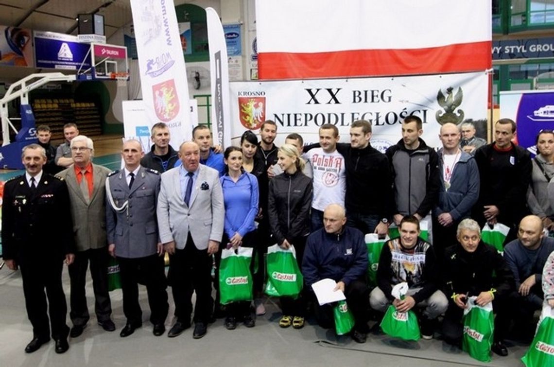 Policjanci i strażacy wzięli udział w XX Biegu Niepodległości