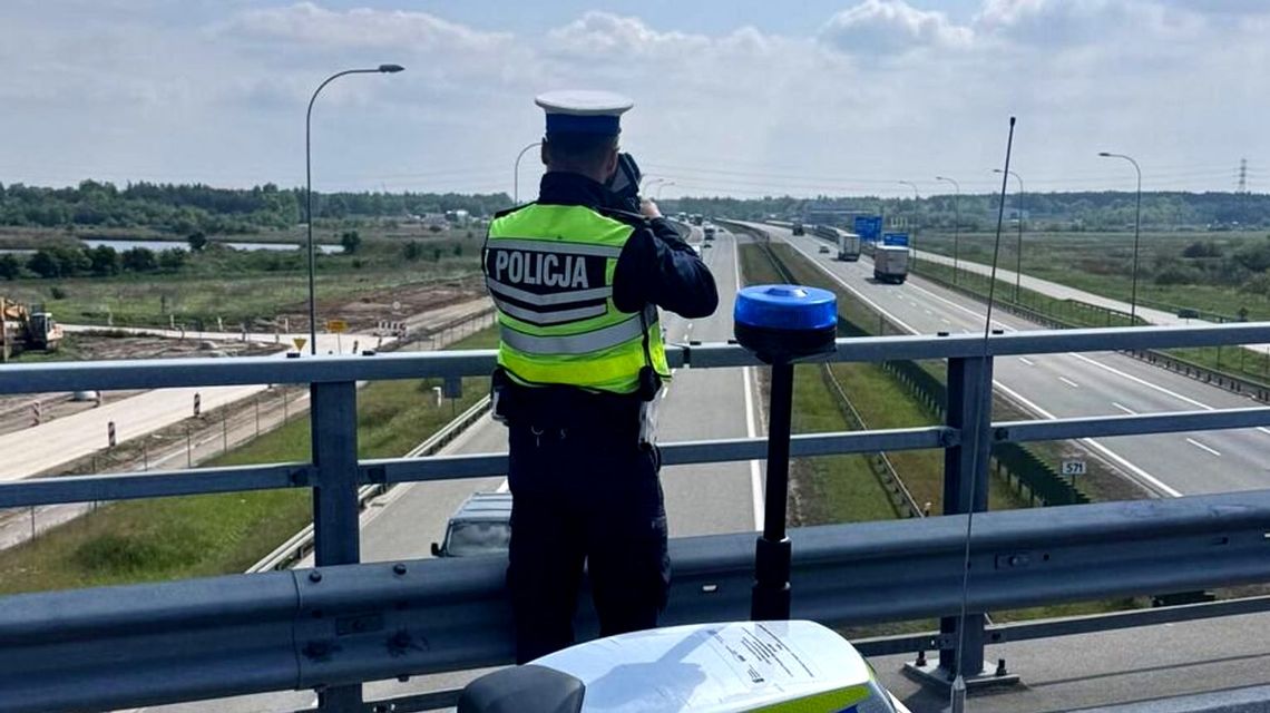 Policjanci kontrolowali kierowców na A4. Posypały się mandaty za jazdę „na zderzaku”