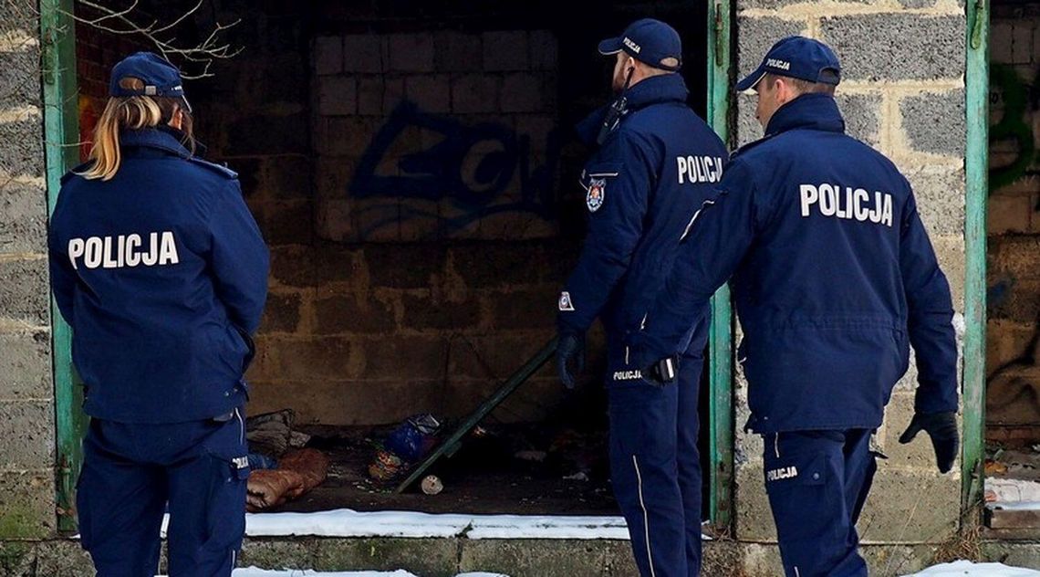 Policjanci liczyli osoby bezdomne i sprawdzali pustostany Policjanci liczyli osoby bezdomne i sprawdzali pustostany
