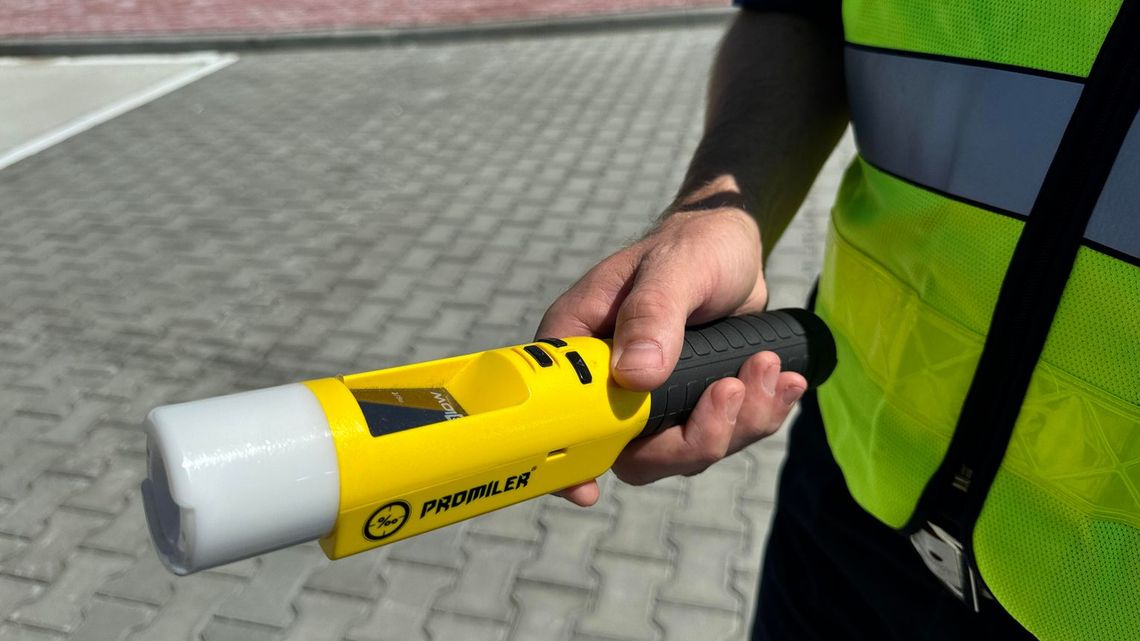 Policjanci skontrolowali ponad 1 700 kierowców. Dwóch z nich prowadziło po alkoholu Policjanci skontrolowali ponad 1 700 kierowców. Dwóch z nich prowadziło po alkoholu