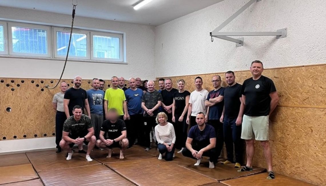 Policjanci szkolili krośnieńskich ratowników medycznych