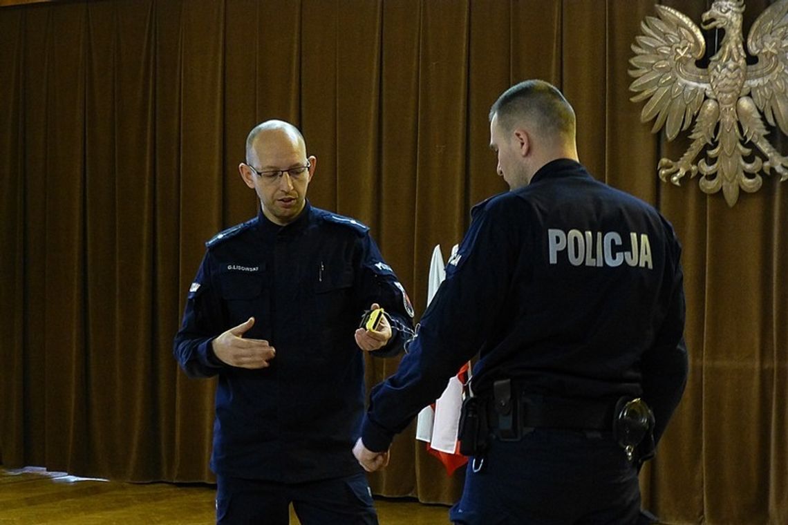 Policjanci szkolili się z obsługi paralizatorów