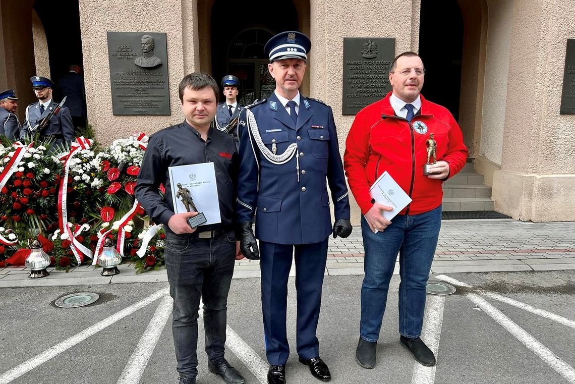 Policjanci uhonorowali osoby wspierające ich działania
