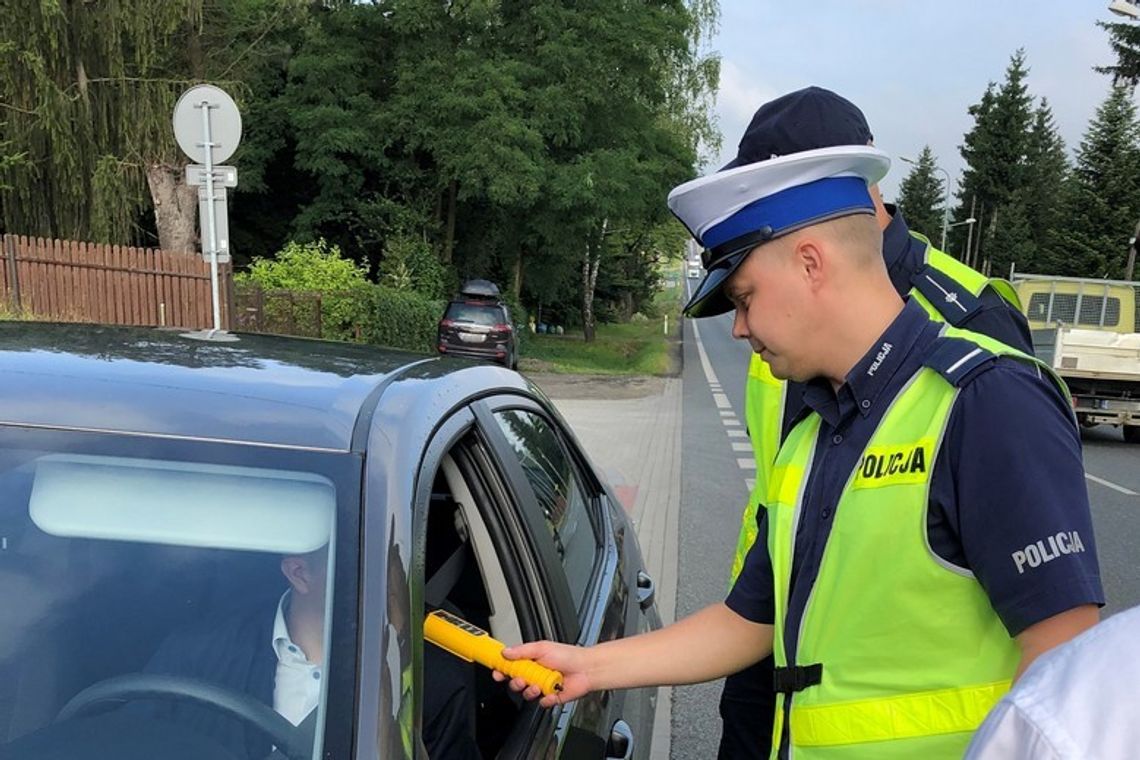 Policjanci w weekend zatrzymali pięciu kierowców na "podwójnym gazie"