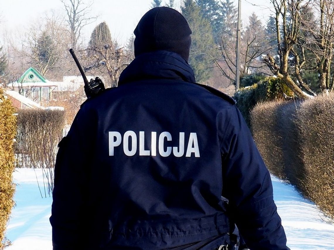 Policjanci z Jedlicza uratowali 42-latka przed wychłodzeniem