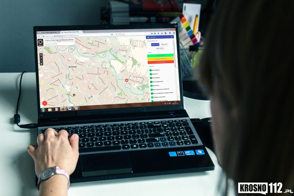 Policjanci zachęcają do korzystania z Mapy Zagrożeń Bezpieczeństwa