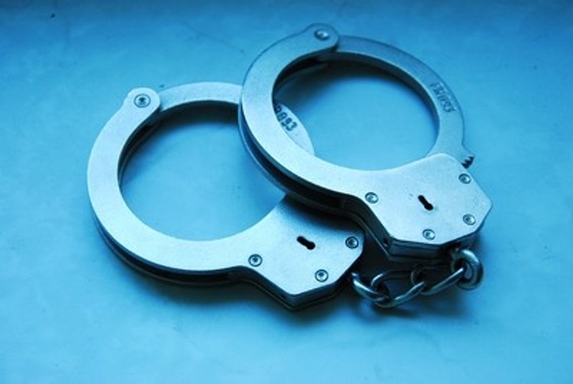 Policjanci zatrzymali 17-latka podejrzanego o kradzież samochodu Policjanci zatrzymali 17-latka podejrzanego o kradzież samochodu