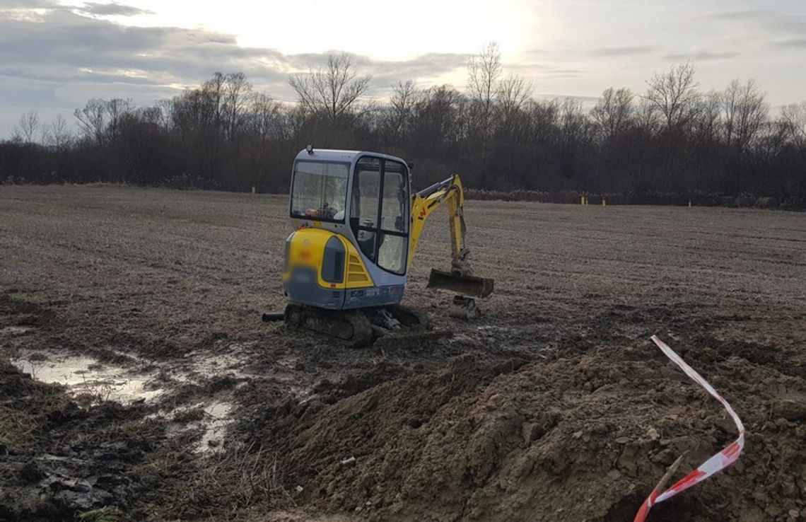 Policjant po służbie odnalazł przywłaszczoną koparkę