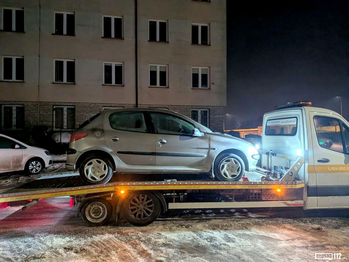 Policyjna kontrola tuż przy komendzie. 20-letni kierowca pod wpływem narkotyków