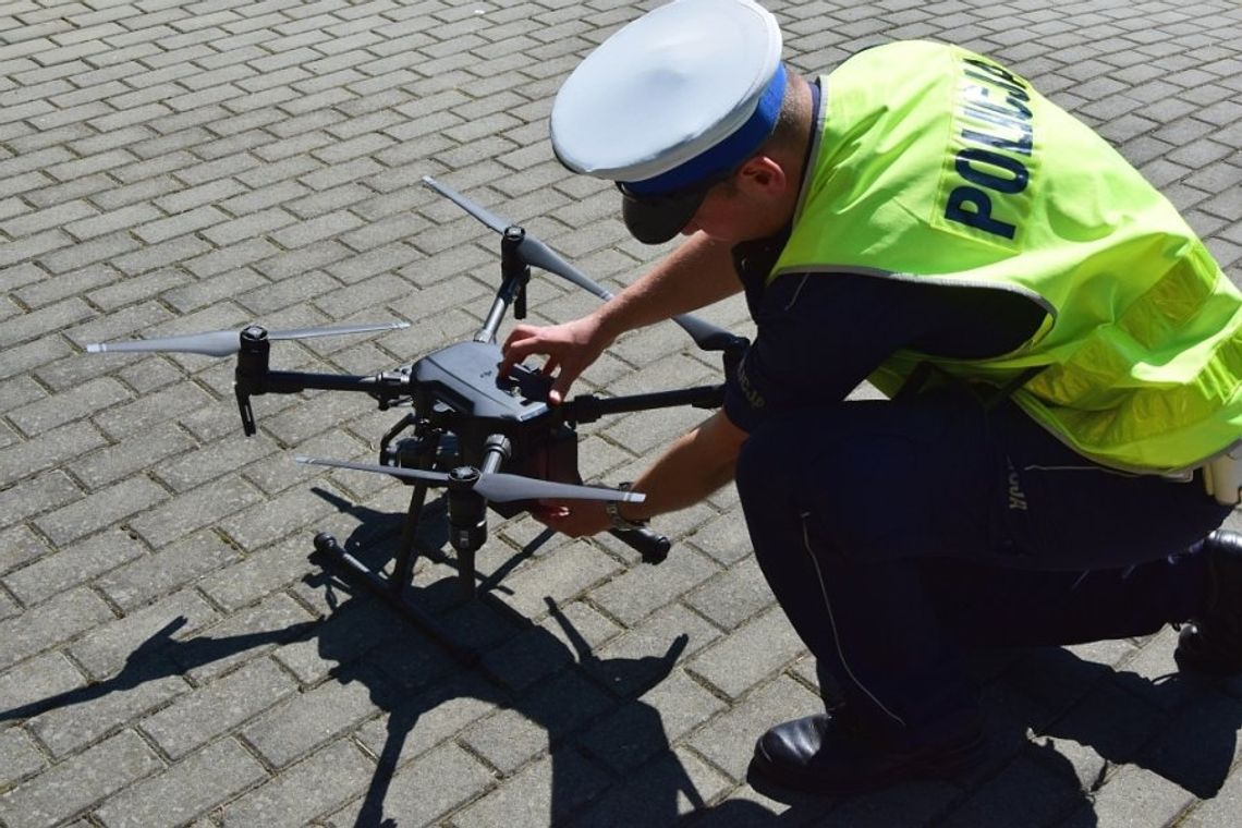 Policyjny dron wykorzystywany do ścigania piratów drogowych