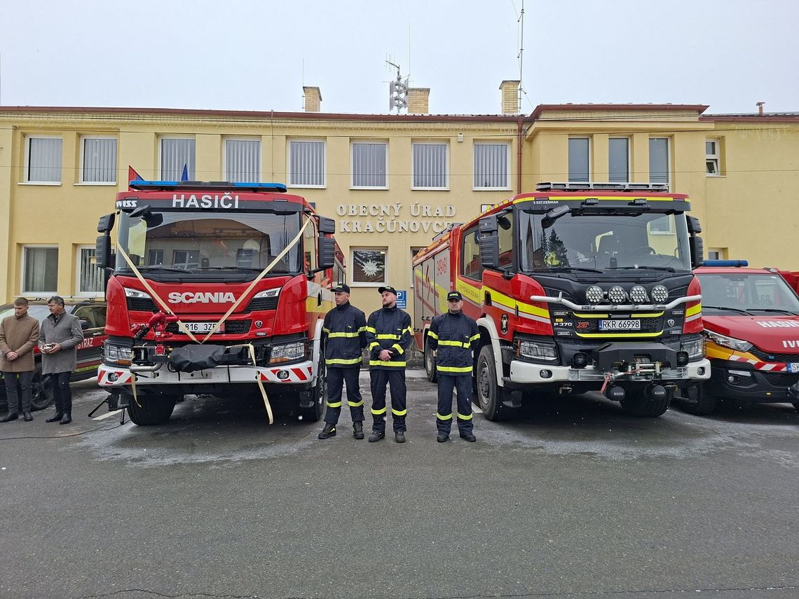Polsko-słowacka współpraca dla bezpieczeństwa. Nowe wozy strażackie dla Posady Dolnej i Kracunoviec Polsko-słowacka współpraca dla bezpieczeństwa. Nowe wozy strażackie dla Posady Dolnej i Kracunoviec