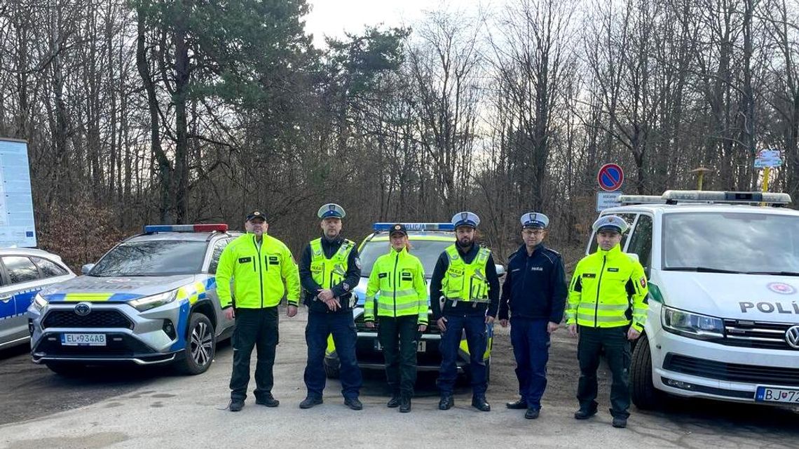 Polsko-słowackie patrole na drogach. Wspólna służba i wymiana doświadczeń Polsko-słowackie patrole na drogach. Wspólna służba i wymiana doświadczeń