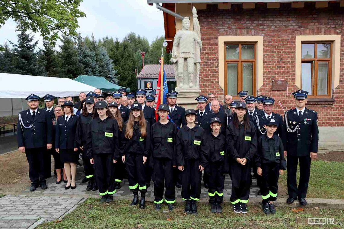 Pomnik św. Floriana po renowacji stanął przy remizie OSP Krosno-Polanka