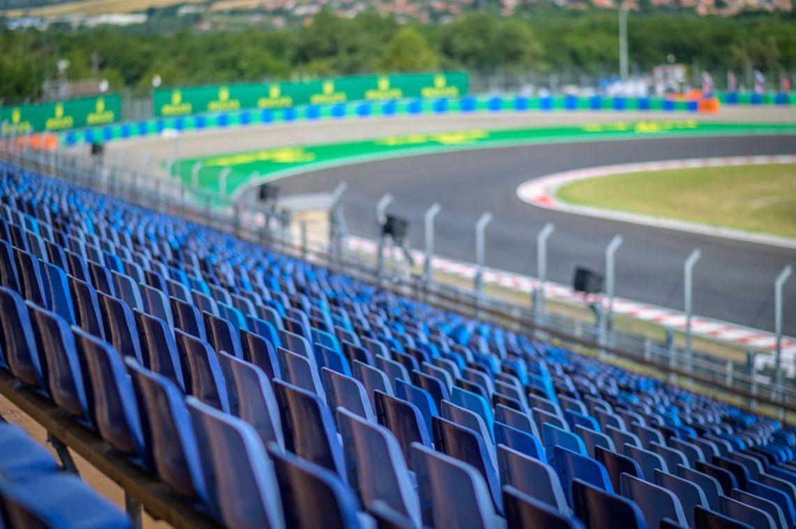 Ponad 10 tysięcy krzesełek Forum by Nowy Styl wypełniło trybuny toru Hungaroring
