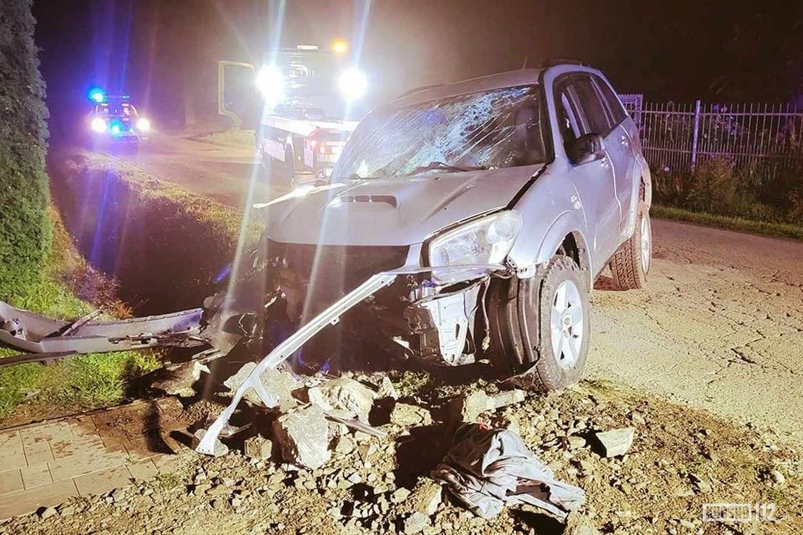 Poraj. Wjechał w betonowy mostek. Miał 1,7 promila